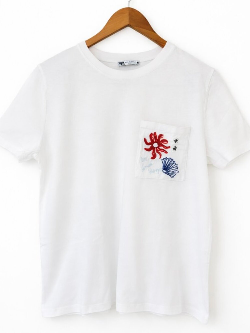 Zara White Embroidered Beaded Pocket Tee Coastal Sun Shell Graphic T-Shirt Sz M - Picture 2 of 8